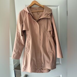LULULEMON like new rain jacket in dusky rose colour size 8